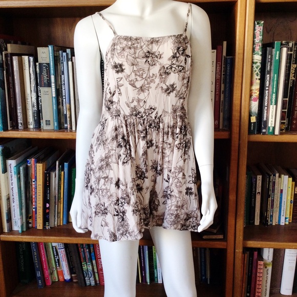 Urban Outfitters floral Romper - Picture 1 of 6